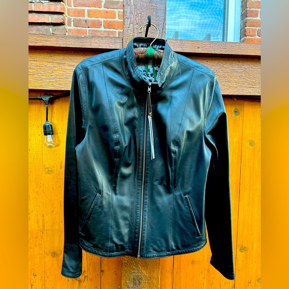 Brand NWT Autunno brand black lambskin reversible jacket. Women’s M
